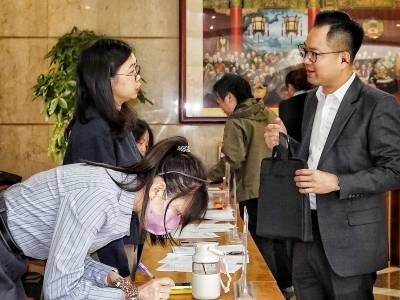 聚焦无烟住宅、情绪经济……政协委员报到亮提案丨中山两会