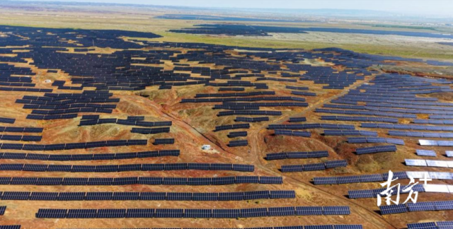 广东能源克拉玛依30万千瓦光伏算电协同一体化项目进入试运行阶段。