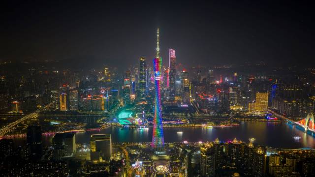 “水美茂南，鲜养罗非”登上广州塔。