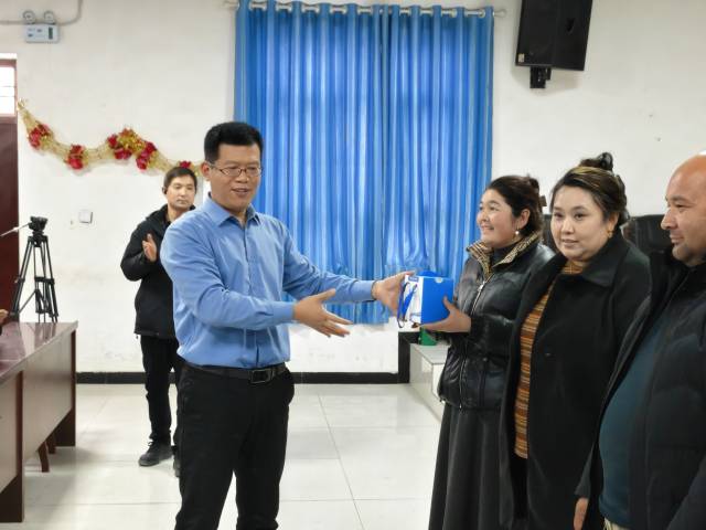 甘尚权研究员活动现场赠书