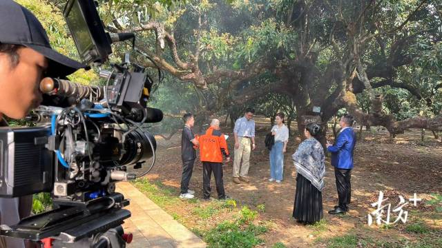 短剧剧组进入茂名高州滩底村，带动村民们成为“群演”。