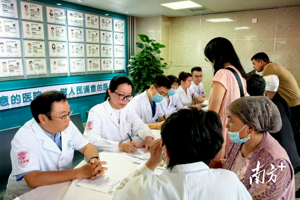 广东援疆医生在国家区域医疗中心开展义诊。