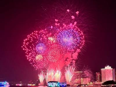 1388—1688元/位！白鹅潭烟花观演航班部分档位船票已售罄