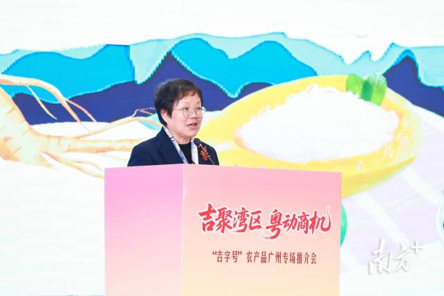 广东省委农办常务副主任、省农业农村厅党组副书记、省乡村振兴局常务副局长黎明致辞。