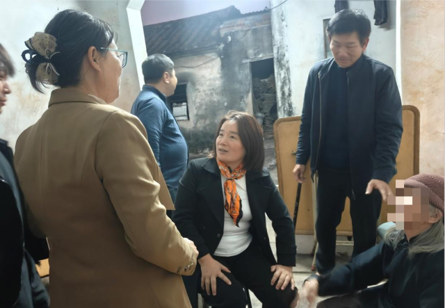 黎妮带队开展关爱帮扶活动