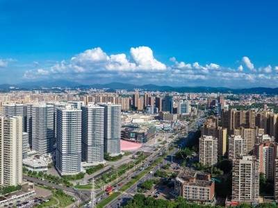 董铁：实施“六大工程”，打造千亿级毛织产业集群与制造强镇｜东莞两会·权威访谈