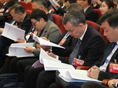 今年力争引进600个亿元以上产业项目｜江门两会