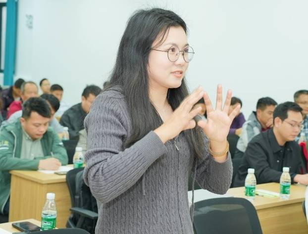 学员积极参与互动。