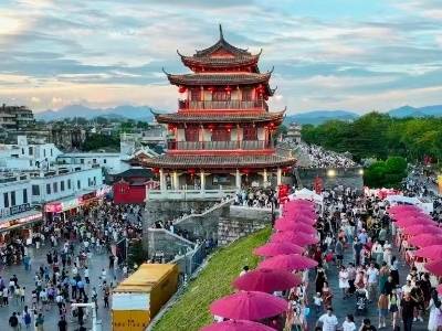 两会听潮｜引导业态、盘活公房、AR体验，代表委员为古城破局支招