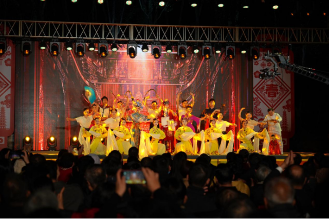 一场兼具乡土情怀与文化底蕴的客家年俗盛宴，在村民们的家门口精彩上演。