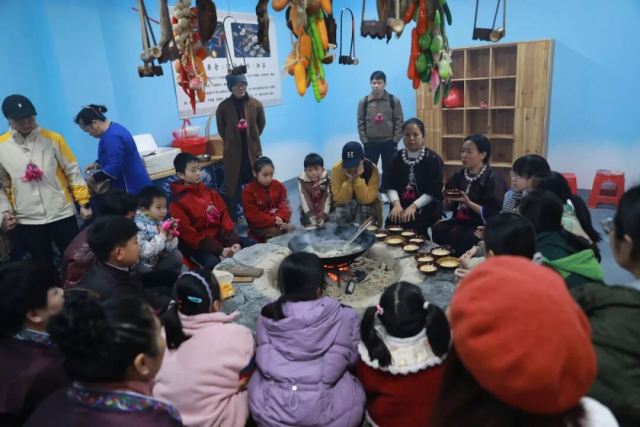 师生体验侗家油茶