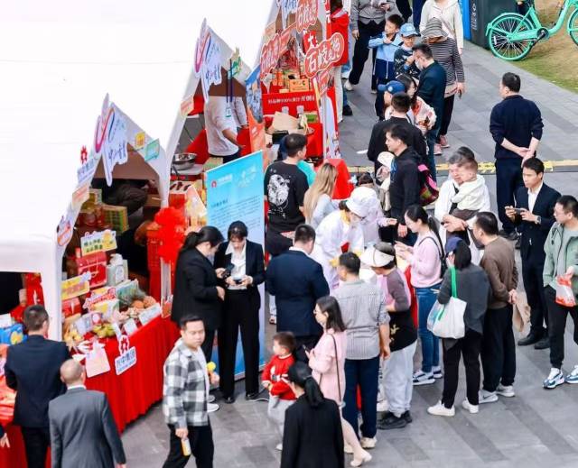“中山香农”展区人气高涨，备受深圳市民喜爱。