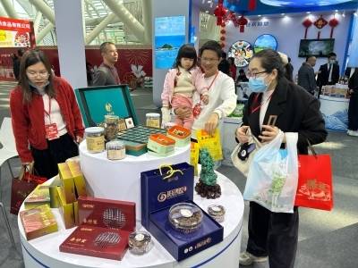 视频 | 文旅大联欢启幕！阳春展位人气爆棚，特色好物实力圈粉