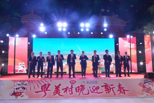 鳌头商会齐声高歌《胜利双手创》