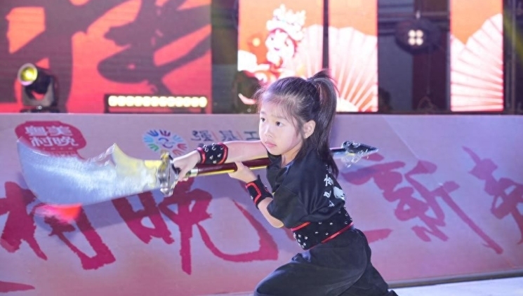非遗为笔，乡音为歌！茂南鳌头镇村晚燃动新春