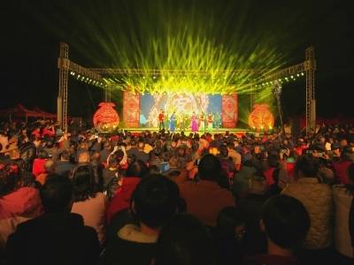 柚香伴灯火，春牛踏新岁！梅州南福客韵“村晚”点燃新春夜