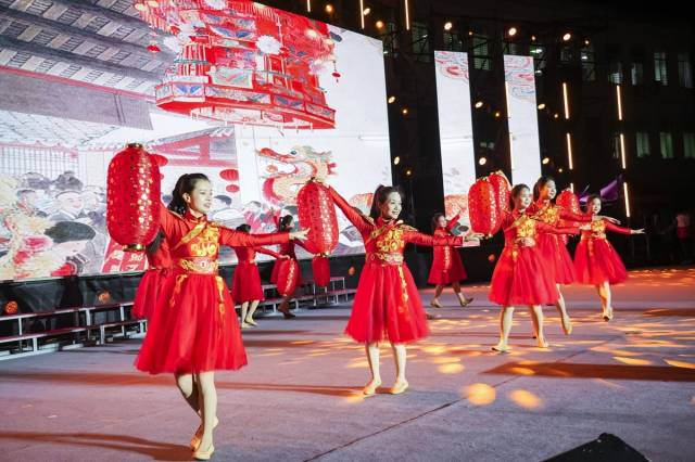 歌伴舞《灯火传承》。