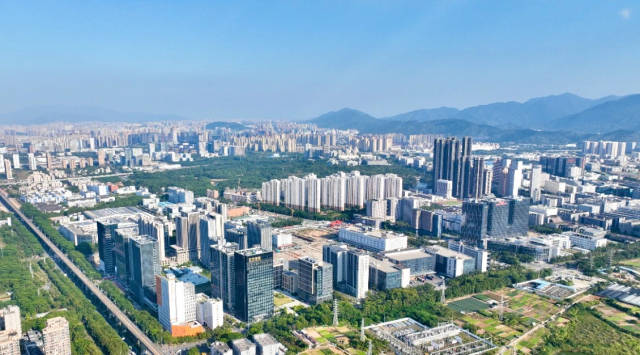 深圳市政府工作报告频现坪山元素，先进制造业集聚区见担当、明路径