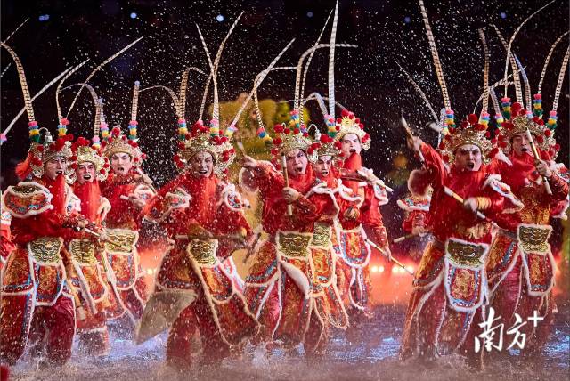 十五运潮阳英歌舞表演。  