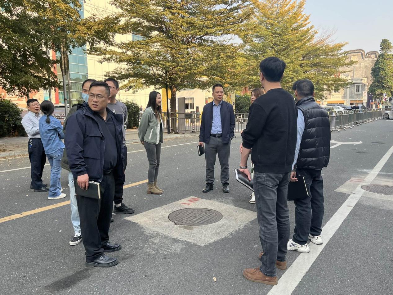 街道先后召开3次协调会议研究解决方案，并多次到富民路现场察看道路情况。&nbsp; &nbsp;