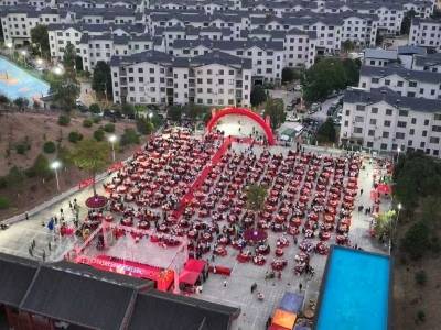 南方日报头版｜百家宴上忆变迁 三载攻坚话奋进