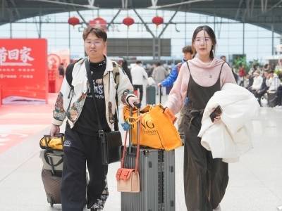 春运归乡路，岭南年味满行囊