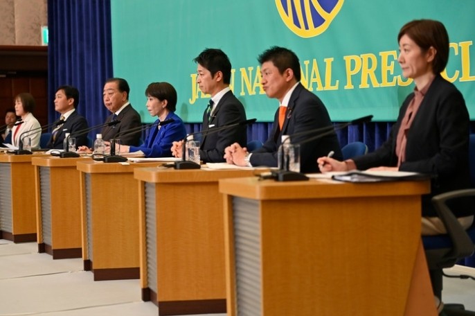 高市早苗“赌赢了”，日本将被拖入“危险漩涡”？