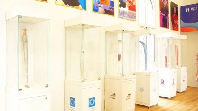 营造冬奥会氛围，17把奥运火炬亮相“香江1号”