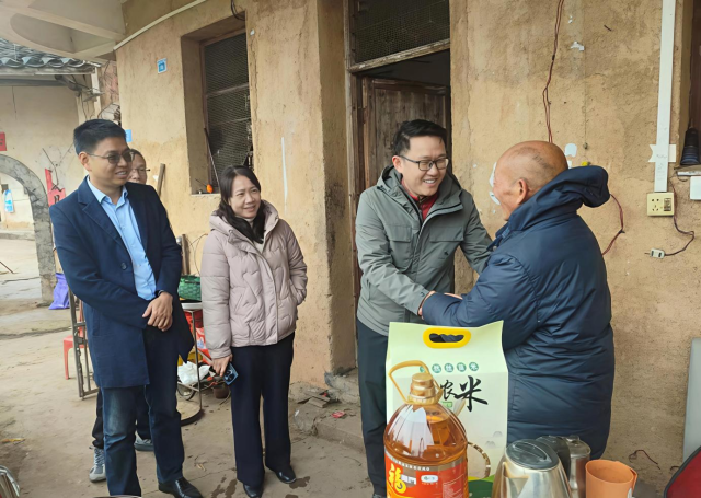 驻永和工作队慰问八十余岁的老党员、退役军人
