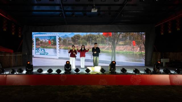 由本地雁归人才演绎的小品《故土新篇》。