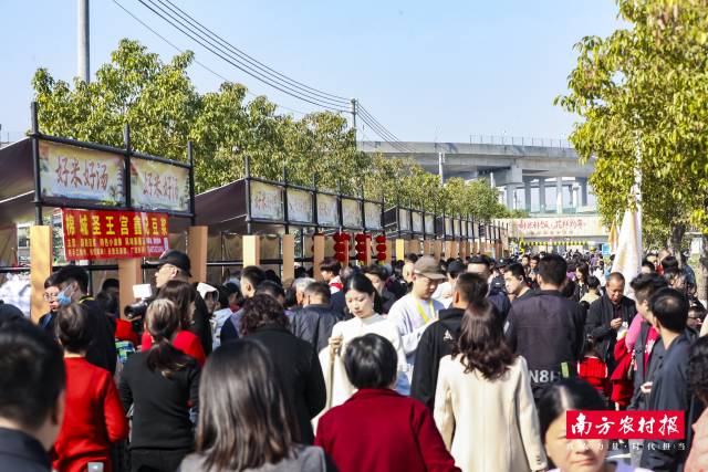 “好米好货”市集人流如织。