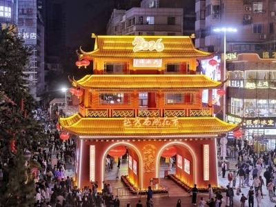 越秀西湖花市主牌楼试亮灯，穿越打卡宋代“广州第一高楼”