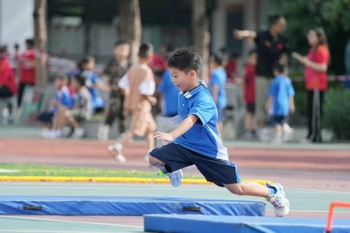 广东中小学为什么严禁“掐尖”，不分重点班？