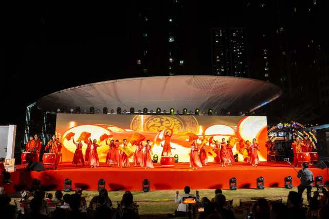 活力四射的原创舞蹈《骄阳》。