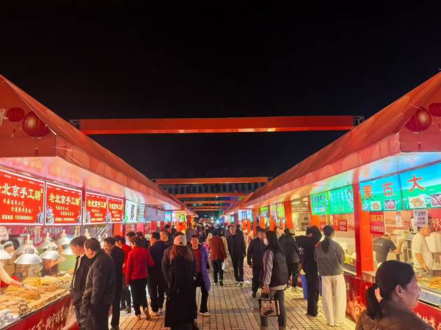 “广货行天下”文明集市热闹。