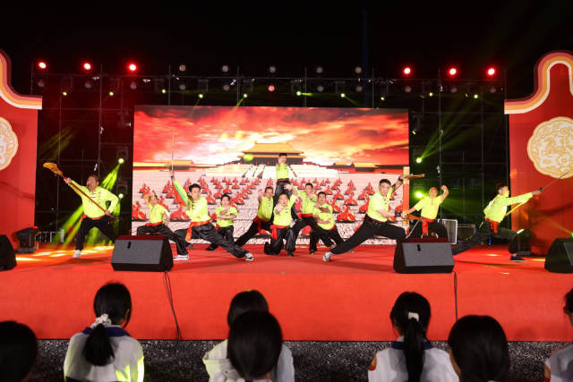 中山小榄，振武山房洪拳馆的非遗展演《振武雄风》，以凌厉拳风彰显豪迈民风。