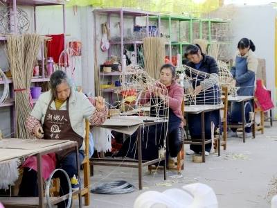 新春走基层|醒狮“出海”忙，古村年味长