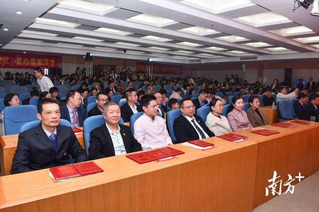 活动表彰了该院一批先进个人和集体 南方+ 彭深 拍摄