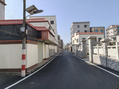 春节临近，茂名滨海新区镇村道路“换新颜”