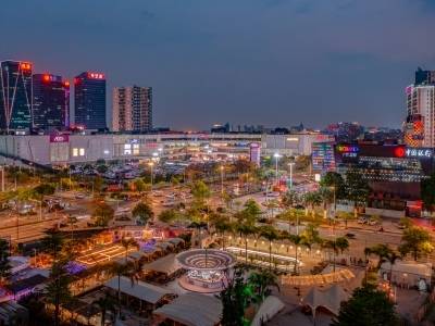 灯湖中轴上，新“十亿商圈”渐成型｜中央时尚区②