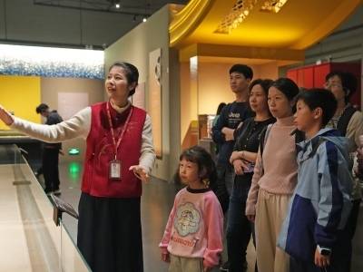 春节“博物馆热”来袭：观众抢票，志愿者“抢班” | 新春走基层
