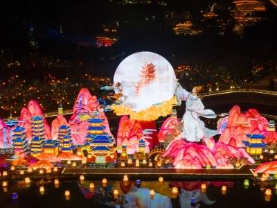 新春走基层｜1小时出灯！大年初一探班大湾区灯会“造梦空间”