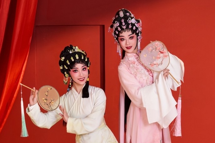 每一帧都是中式美学！曾小敏黄文意春晚演绎粤剧《牡丹亭》