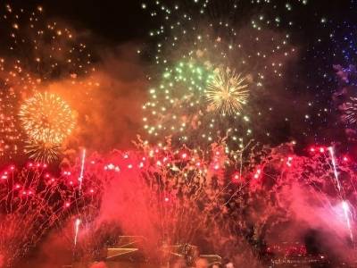 4500人珠江C位赏烟花：这才是广州过年该有的样子！