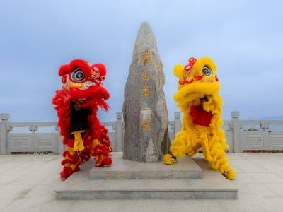 登“佛山第一峰”，拍“马屁”添福