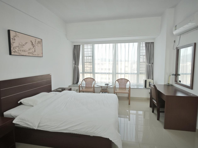 汕头市委党校提供了整洁舒适的房间，面向游客开放