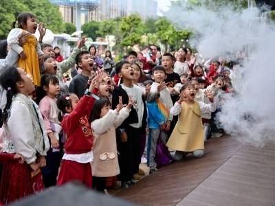 千灯湖中轴中央时尚区，马上旺！