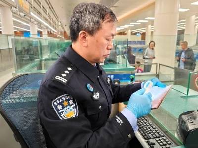 新春走基层｜国门守岁人：三双眼睛里的万家灯火