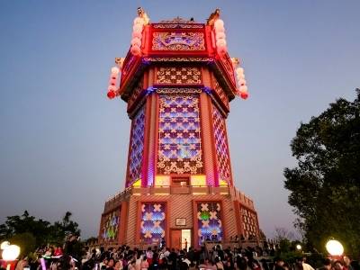 世界最大花灯楼点亮新春夜空，兴宁邀世界来“追光”