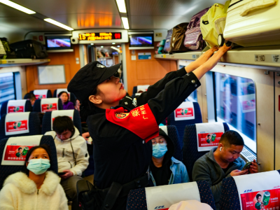 “00后”的她值乘跨省长途列车，有怎样的体验？｜新春走基层